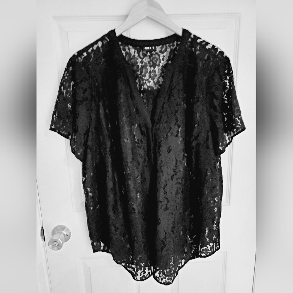 Torrid Lacey Black Sheer Short Sleeve Size 2 (18/20) V-Neck Button Down Top